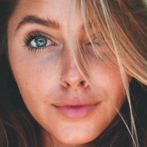 Emily Zeck image 3