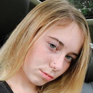 EMKAY, 24 (Estrella de YouTube)