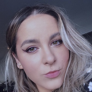 Emlyn, 29 (Pop Singer)