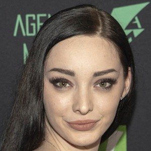 Emma Dumont image 4