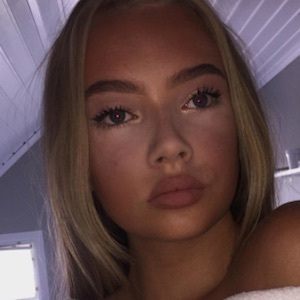 Emma Ellingsen, 24 (YouTube Star)