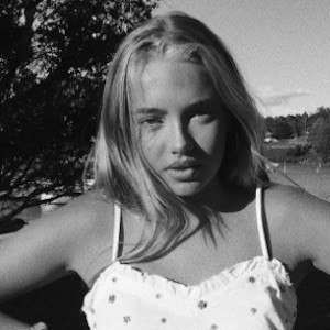 Emma Ellingsen, 24 (YouTube Star)