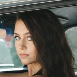 Emma Fuhrmann, 24 (Movie Actress)