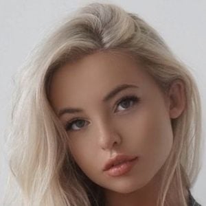 Emma Kotos, 27 (Instagram Star)