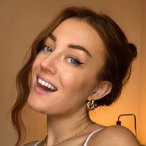 Emma Louise O'Neill, 29 (Instagram Star)