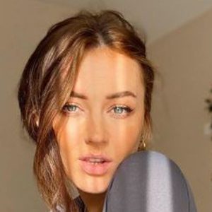 Emma Louise O'Neill, 29 (Instagram Star)