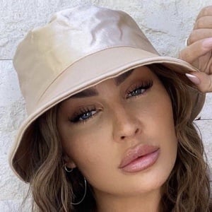 Emma Milton, 31 (Model)