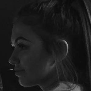 Emma Simpson, 22 (TikToker)