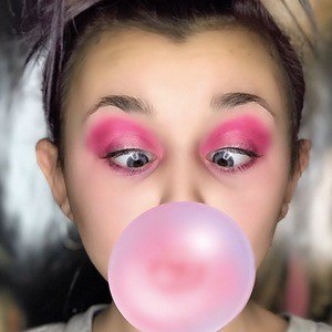 Emmagracie86, 19 (Likee Star)