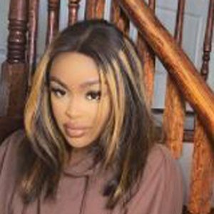 Emmerly Tinglin, 26 (现实之星)