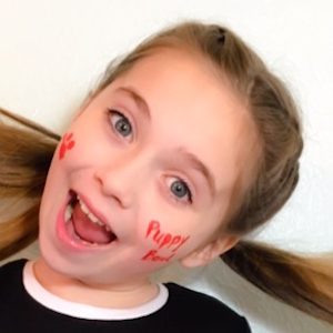 Emmy Buchanan, 17 (TikTok Star)