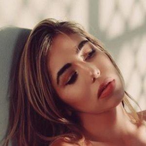 Emmy Corinne, 31 (Model)