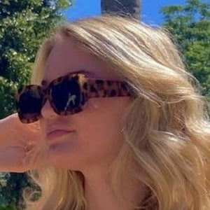 emmy lee, 19 (TikTok Star)