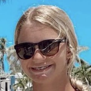 emmy lee, 19 (TikTok Star)