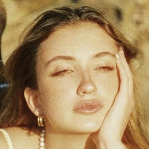 Emmy Vanliew image 4