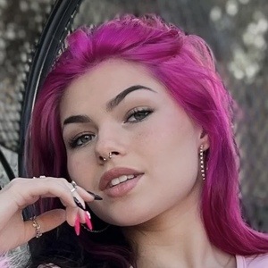 emo.fio, 22 (TikTok Star)