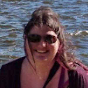 Emzy255, 35 (YouTube明星)