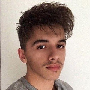 Endri Elshani, 26 (流行歌手)