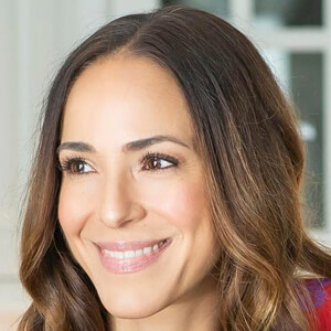 Ereka Vetrini, 49 (電視節目主持人)