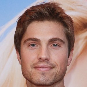 Eric Winter image 4