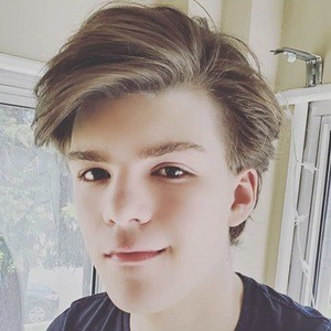 Erich Schuett, 22 (电视演员)