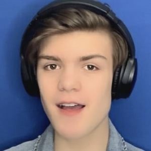 Erich Schuett, 22 (電視演員)