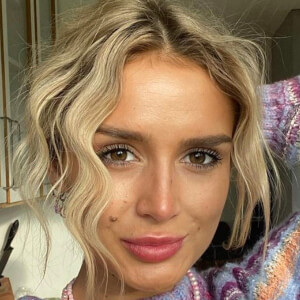 Erika Norwich, 26 (流行歌手)