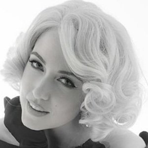 Erika Smith, 39 (电影女演员)