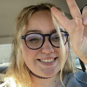 Erin Pettey, 25 (TikTok明星)