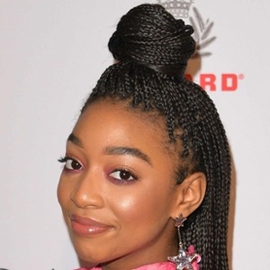 Eris Baker, 20 (Nữ diễn viên truyền hình)