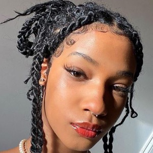 Eris, 24 (Star di YouTube)