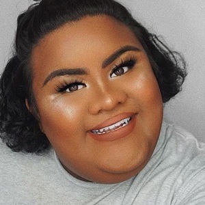 Ese Milan, 26 (Instagram明星)