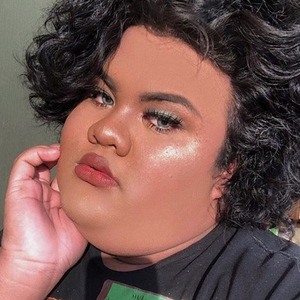 Ese Milan, 26 (Ngôi sao Instagram)