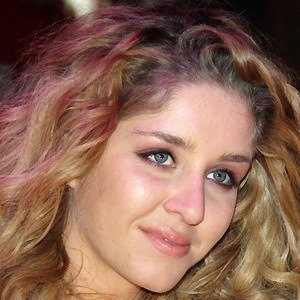 Esmee Denters, 37 (流行歌手)