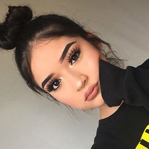 Esmeralda Gudino, 28 (Star di YouTube)