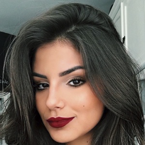 Estela Newbold, 28 (Instagram Star)