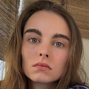 Estella Brons, 30 (Model)