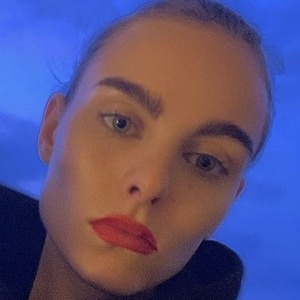 Estella Brons, 30 (Model)