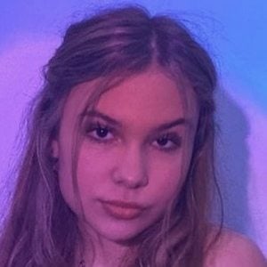 Ester Dobrik image 8