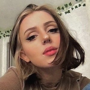 Esther Luxey image 3