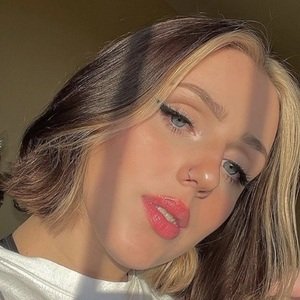 Esther Luxey image 5