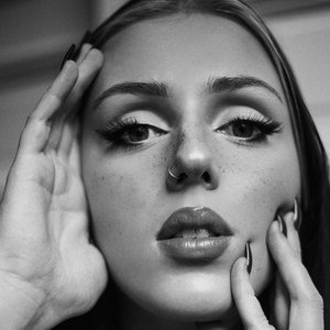 Esther Luxey, 24 (TikTok Star)