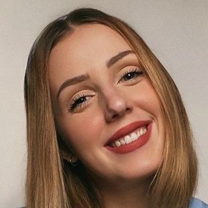 Esther Luxey, 24 (TikTok Star)