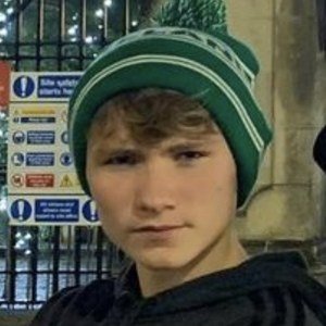 Etorr, 22 (YouTube Star)