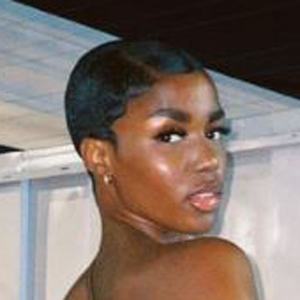 Eva Apio, 25 (Model)