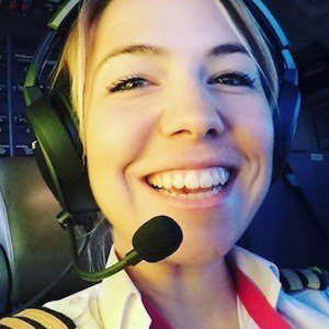 Eva Claire, 40 (Piloot)