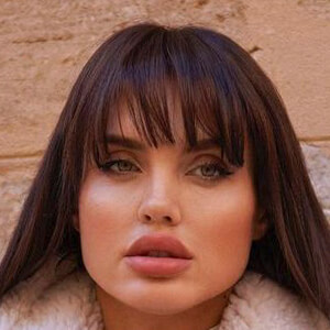 Eva Fleurose, 37 (Instagram Star)