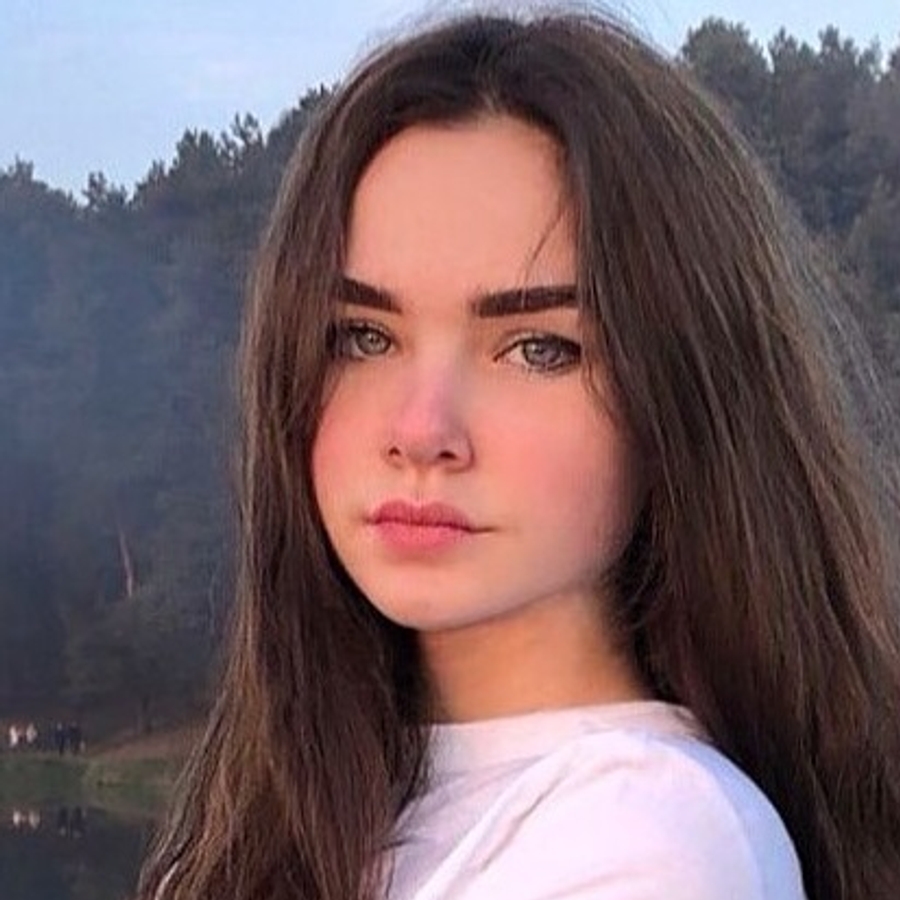 Eva Gros, 22 (Instagram Star)