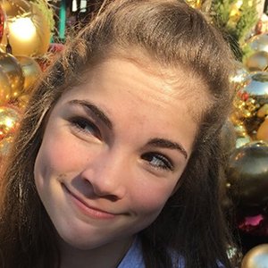 Eva Igo, 21 (Dancer)