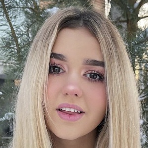 Eva Miller, 21 (YouTube Star)
